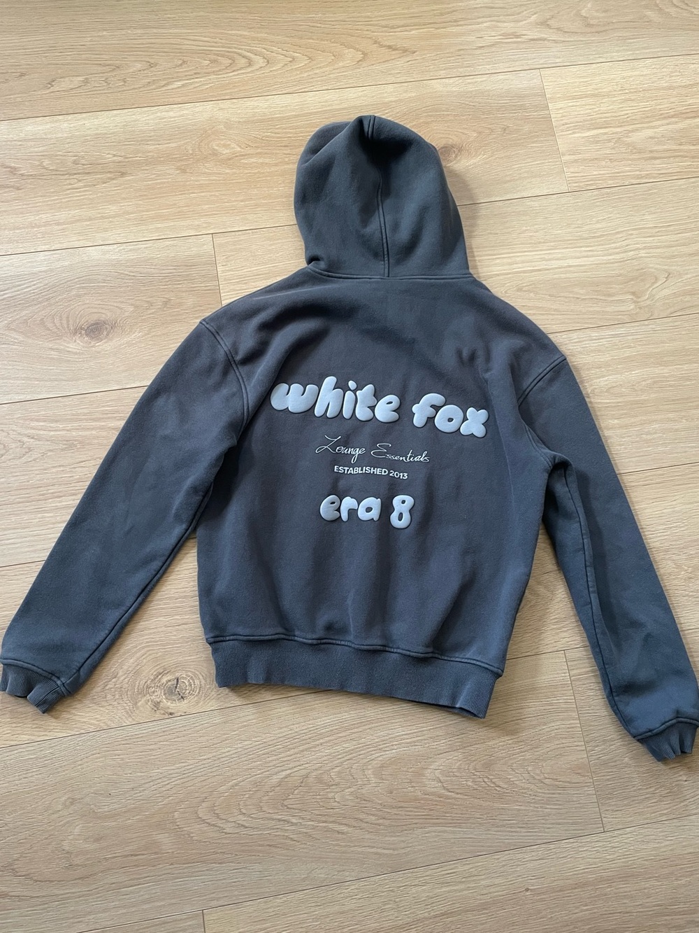 White Fox Boutique Era 8 Hoodie - size XS/S